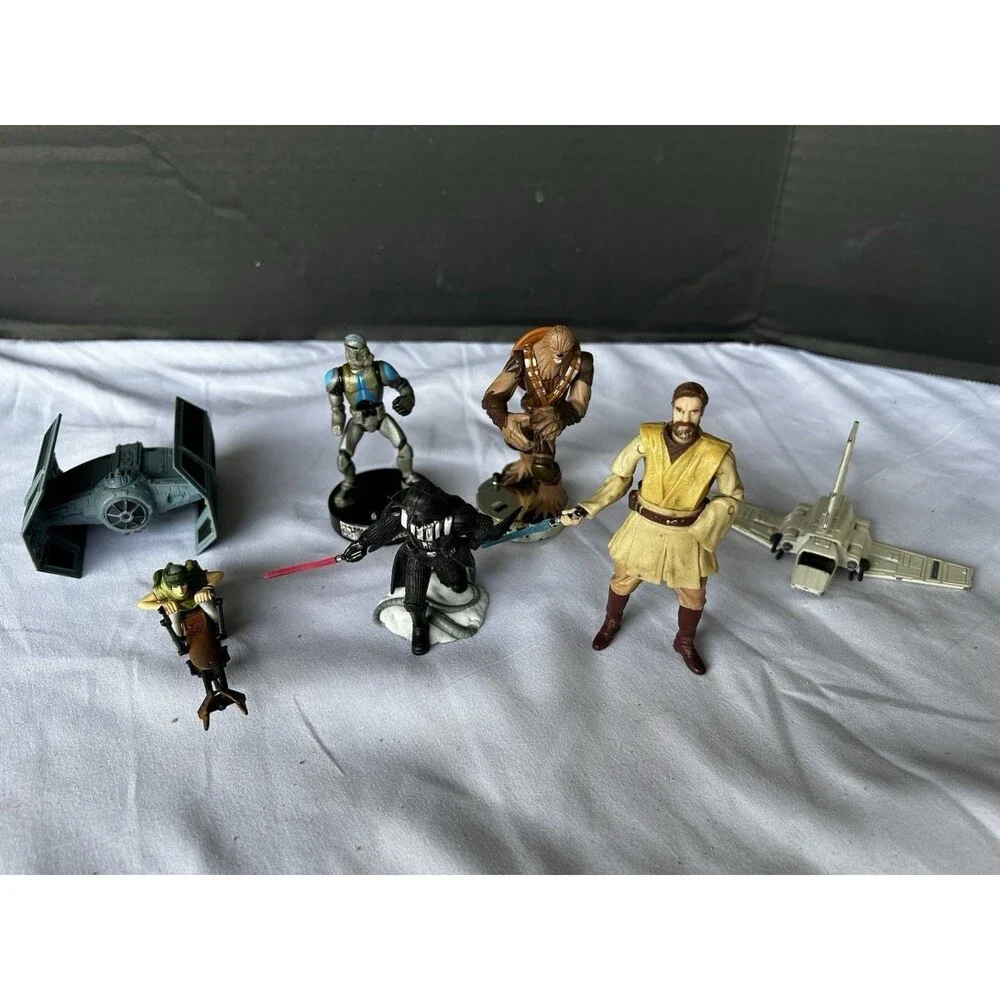 star wars lot- 2 Hot Wheels Ships,2 Attacktix Figures, And 3 Action Figures!